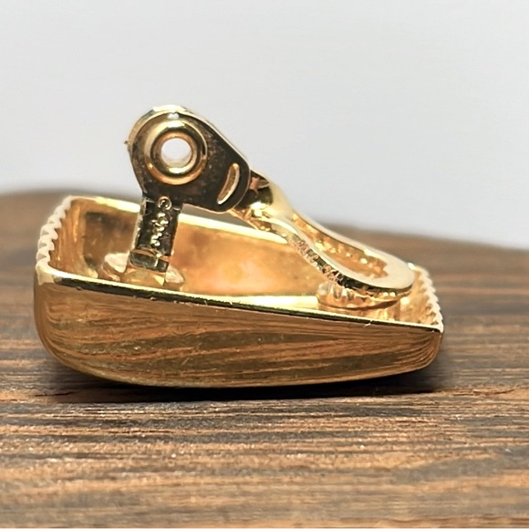 Rare and Vintage Monet Gold-Plated Clip-On Earrings - Picture 3 of 4